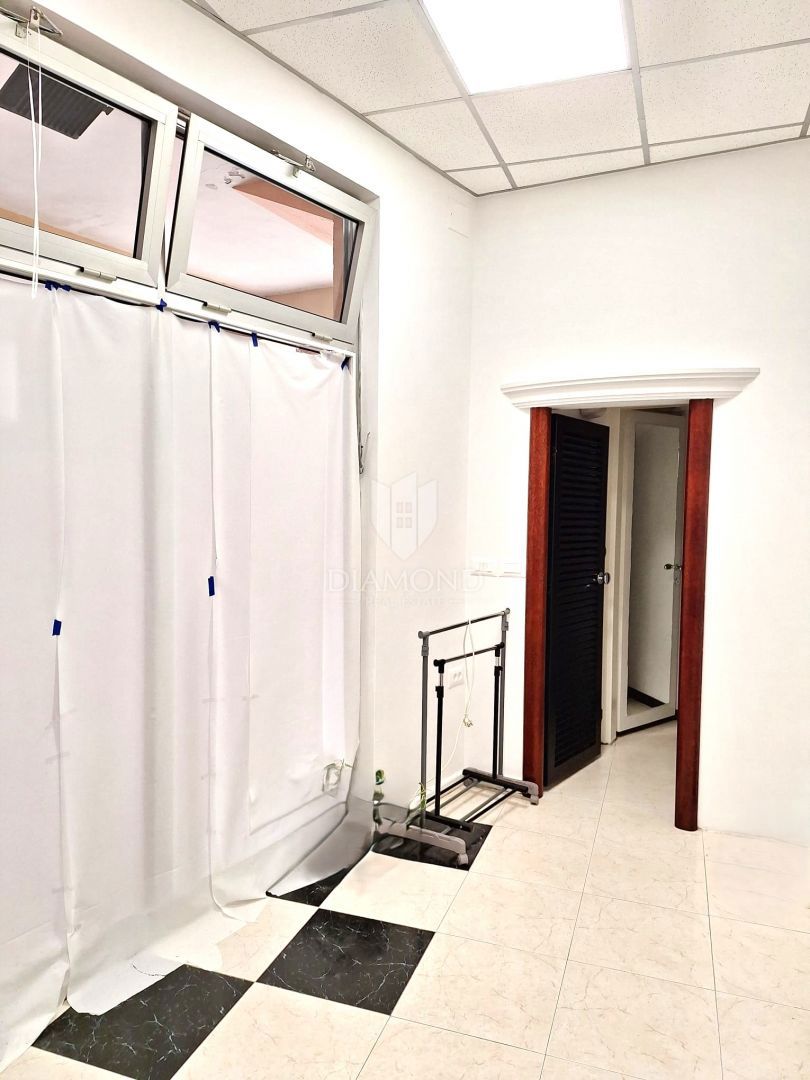 Poreč – Privlačen poslovni prostor na vrhunski lokaciji v središču mesta!