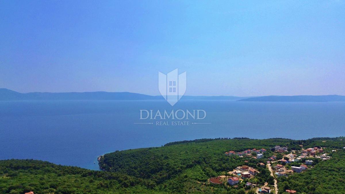 GRADBENO ZEMLJIŠČE Z RAZGLEDOM, V BLIŽINI LABINA