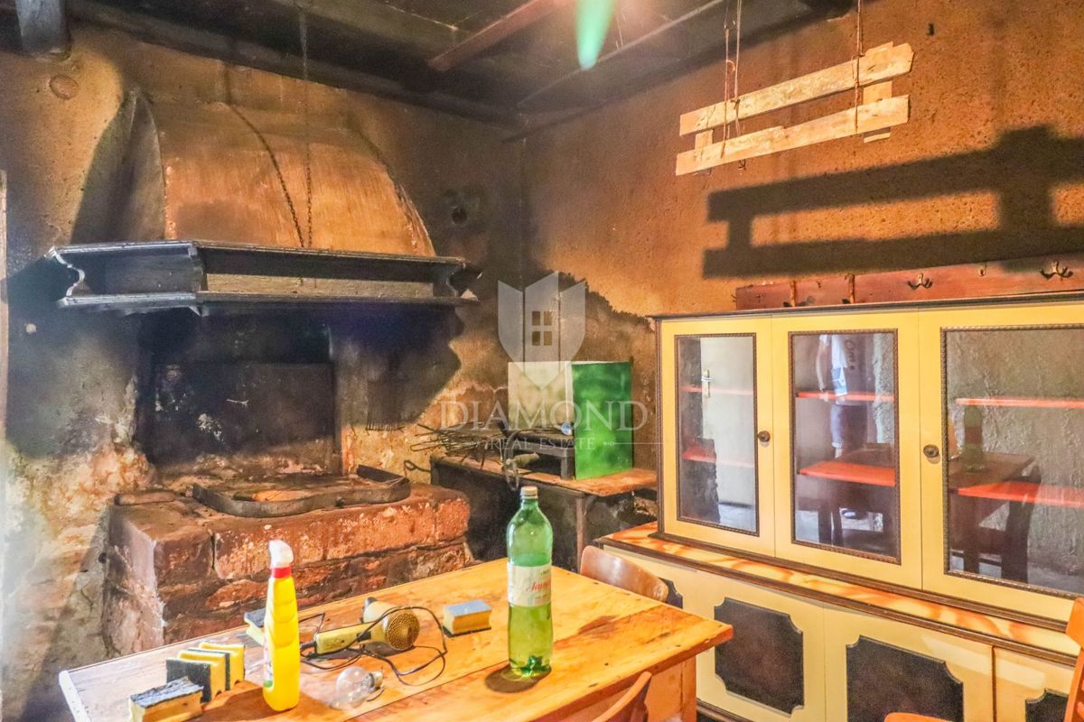 Hiša s čudovitim vrtom v bližini Rovinja!