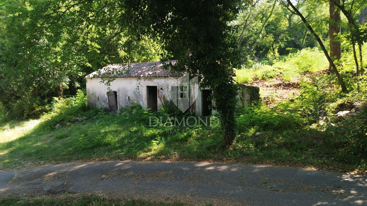 Gradbeno zemljišče z objektom za prenovo