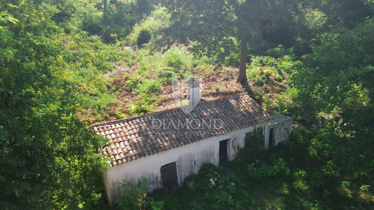 Gradbeno zemljišče z objektom za prenovo