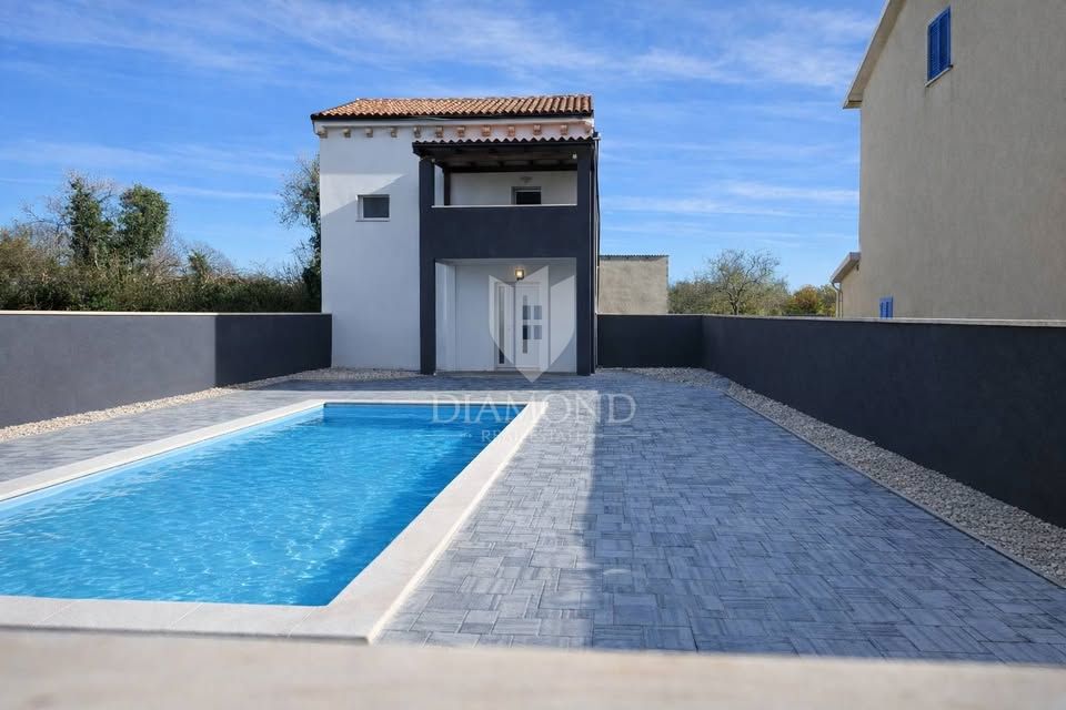 Žminj, na novo obnovljena hiša na mirni lokaciji