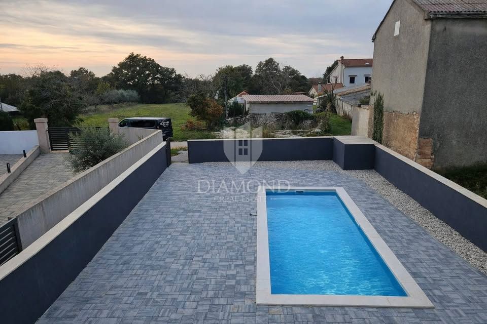 Žminj, na novo obnovljena hiša na mirni lokaciji