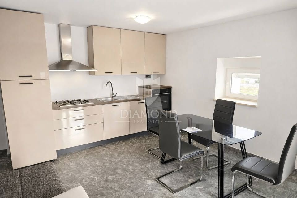 Žminj, na novo obnovljena hiša na mirni lokaciji