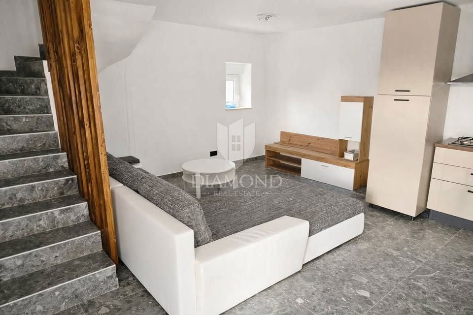 Žminj, na novo obnovljena hiša na mirni lokaciji