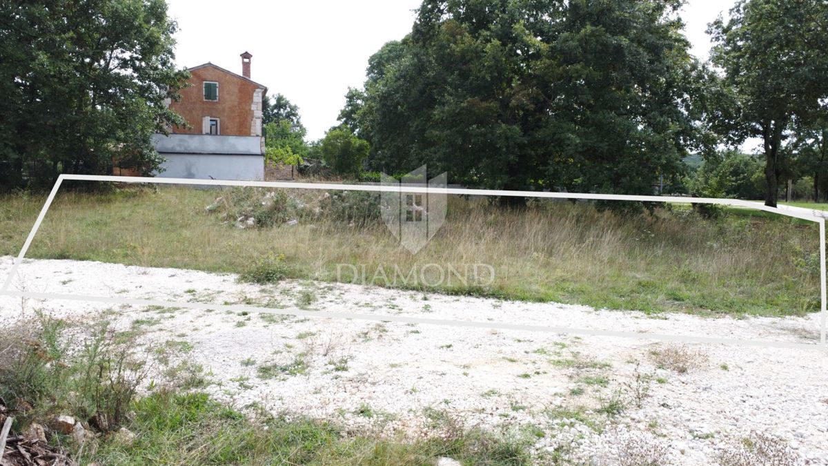 Sv. Lovreč – zemljišče 943 m² za gradnjo vile z bazenom
