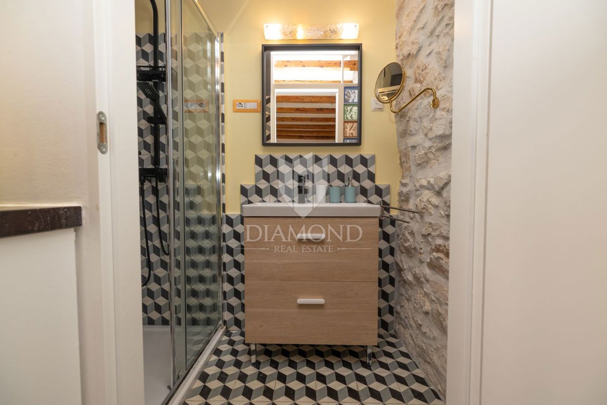 Garsonjera z Shrambo, Center, Razgled na Morje