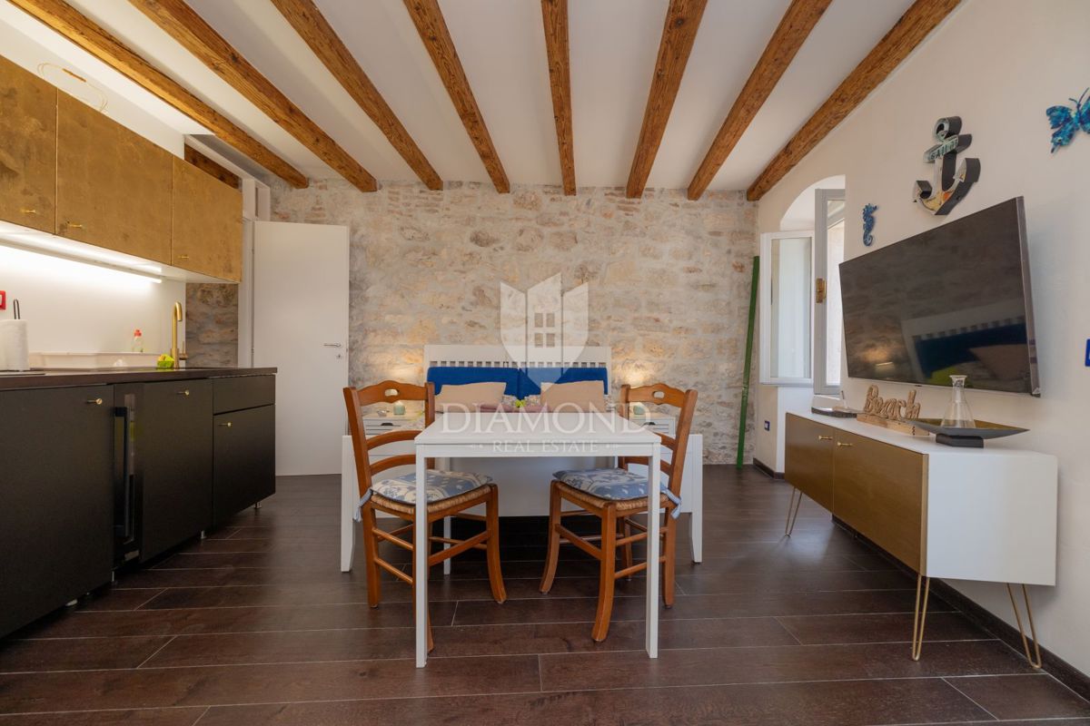 Garsonjera z Shrambo, Center, Razgled na Morje