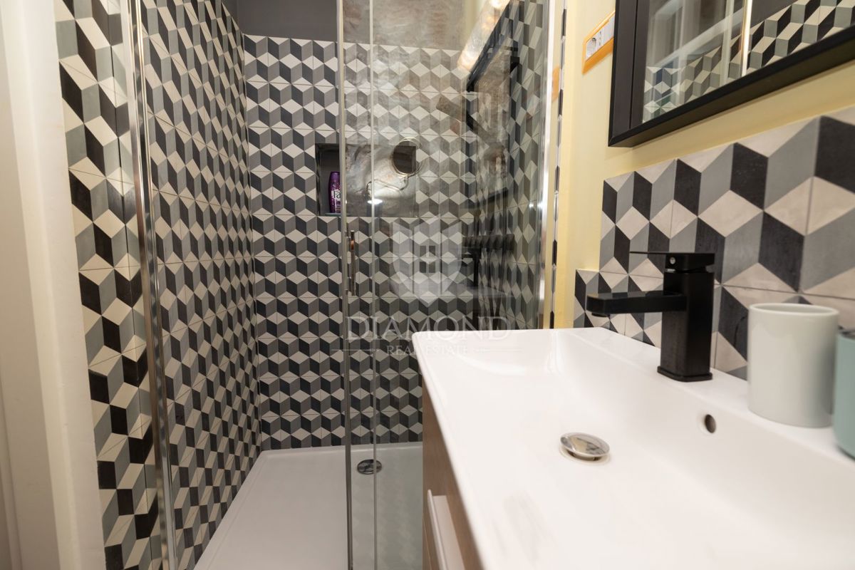 Garsonjera z Shrambo, Center, Razgled na Morje