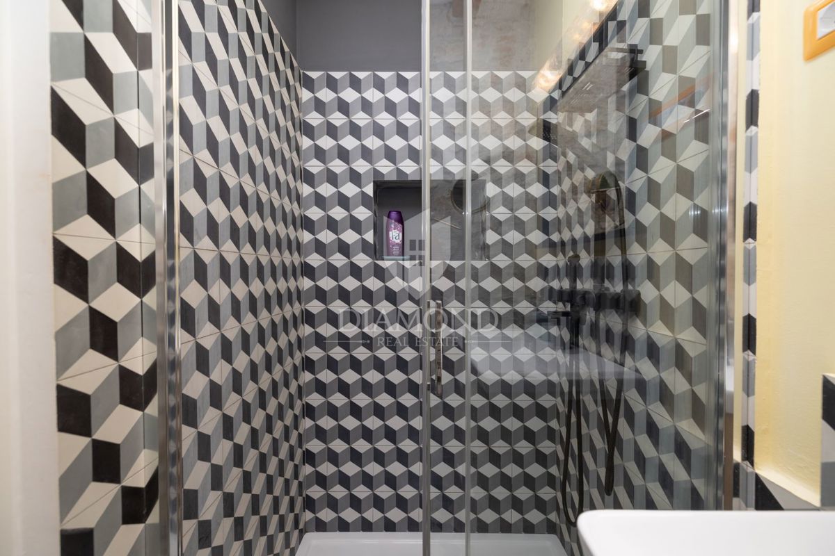 Garsonjera z Shrambo, Center, Razgled na Morje