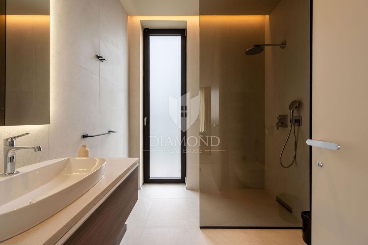 Poreč, Ekskluzivna vila za pametne domove z odprtim razgledom