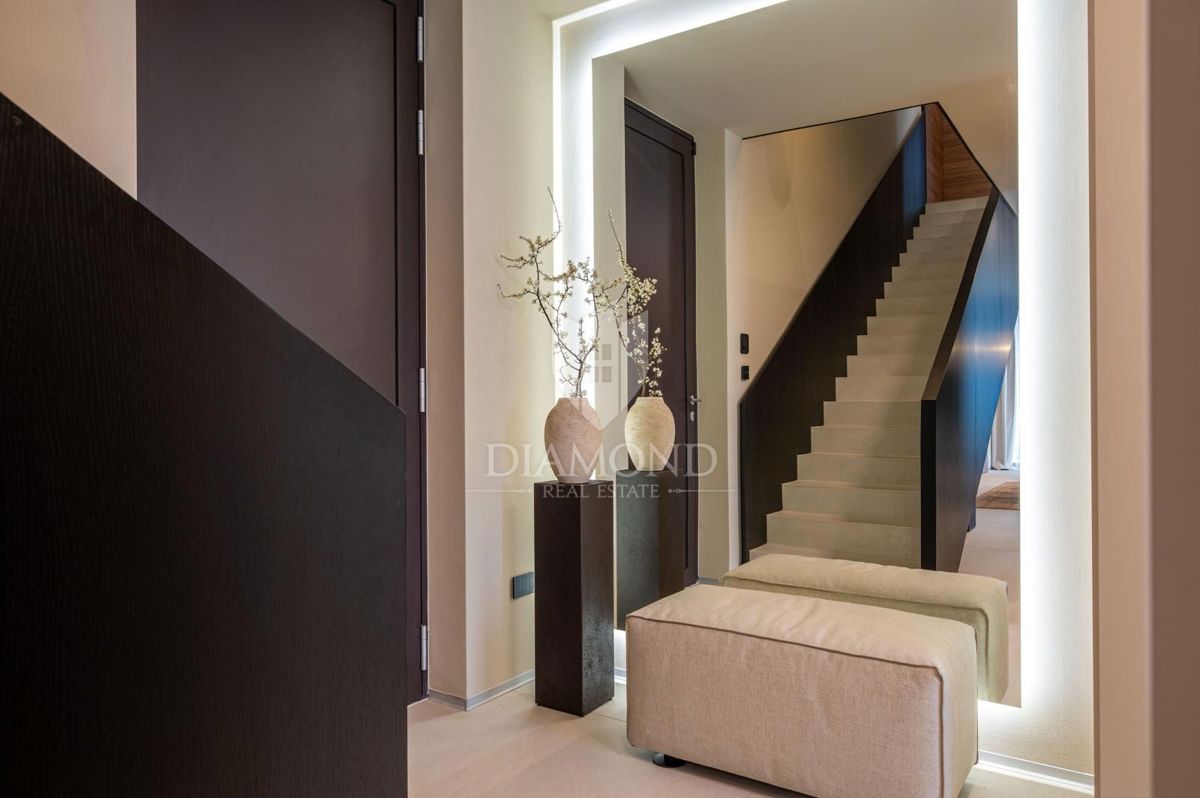 Poreč, Ekskluzivna vila za pametne domove z odprtim razgledom