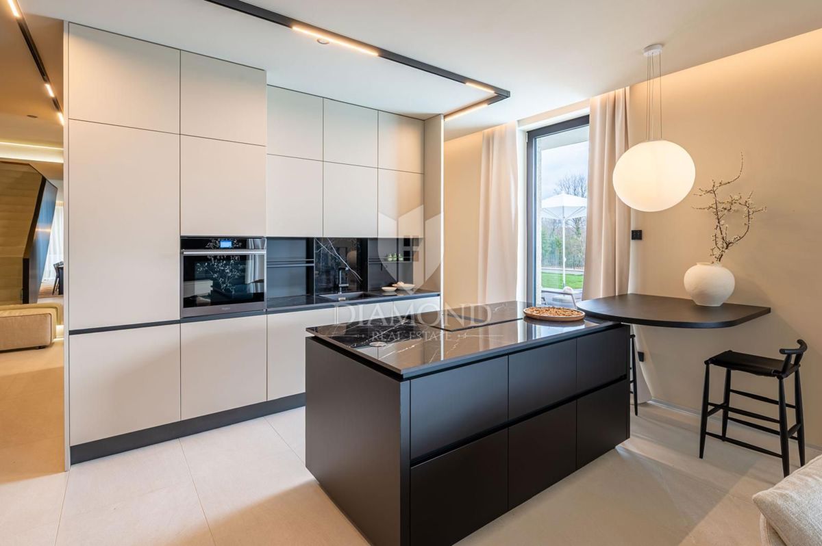 Poreč, Ekskluzivna vila za pametne domove z odprtim razgledom