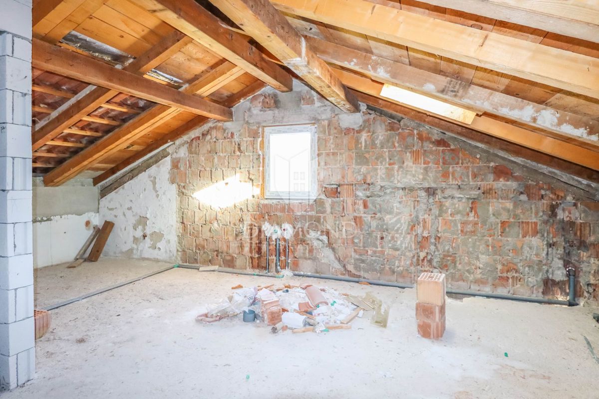 Rovinj, gradnja hiše (3 stanovanja) v centru se je začela 