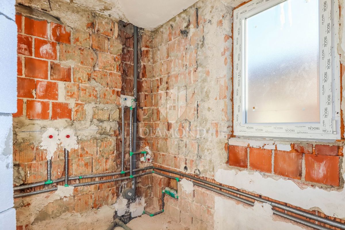 Rovinj, gradnja hiše (3 stanovanja) v centru se je začela 