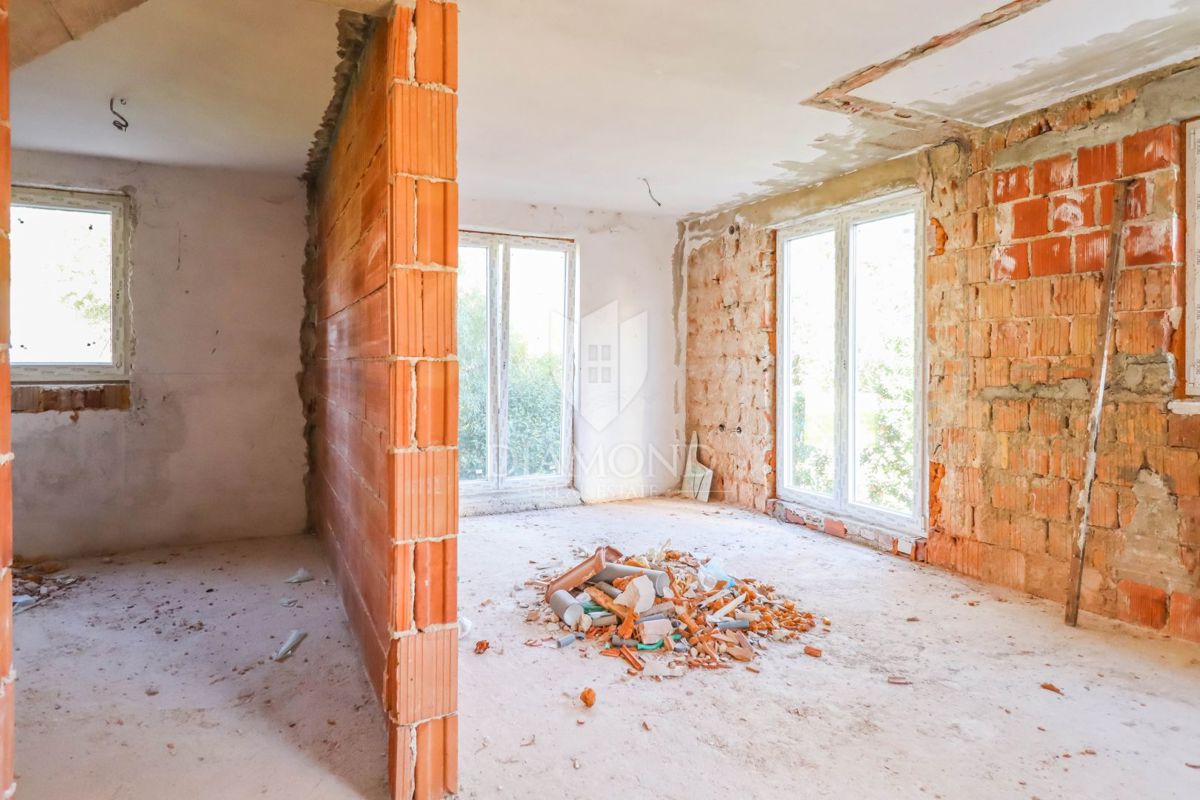 Rovinj, gradnja hiše (3 stanovanja) v centru se je začela 