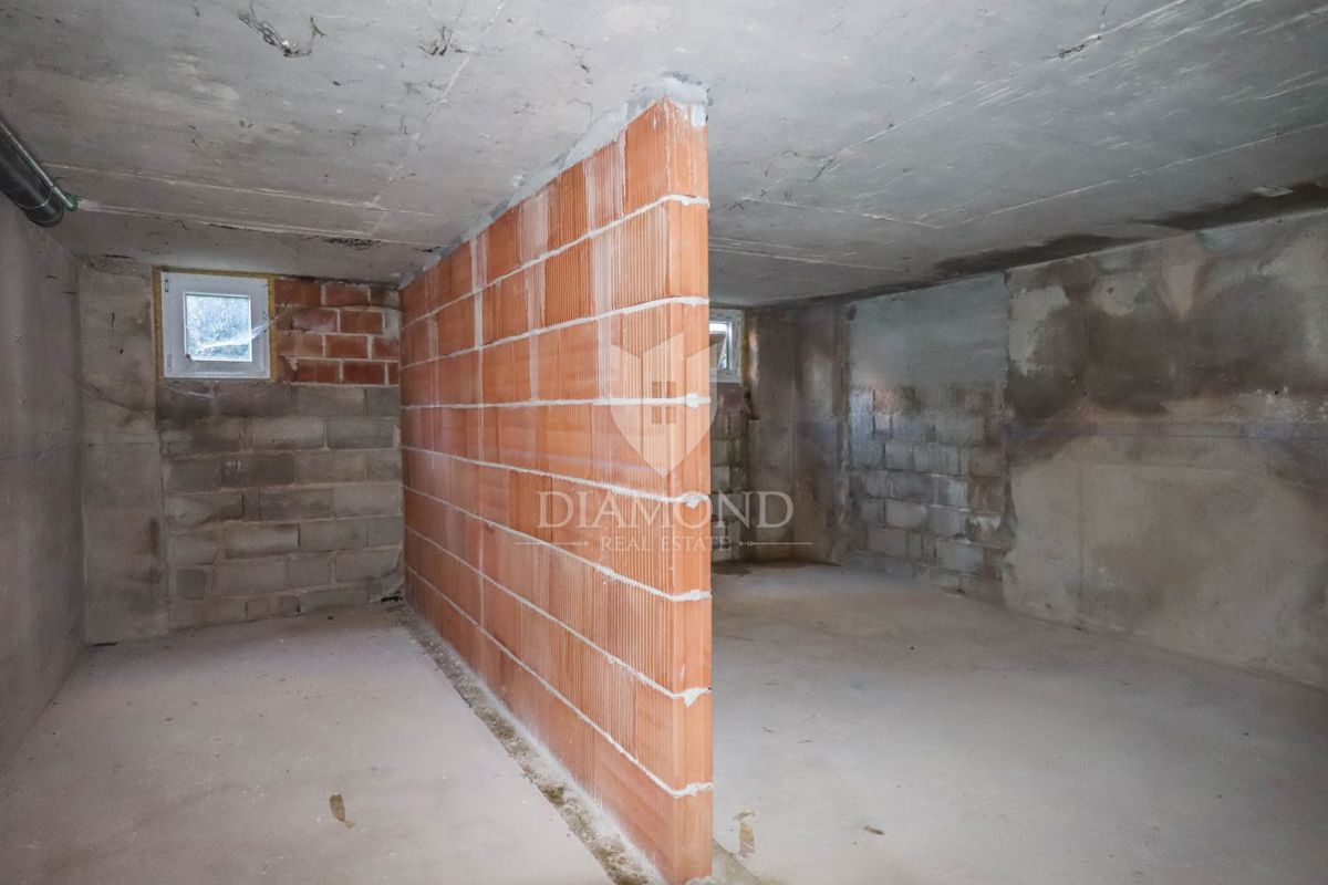 Rovinj, gradnja hiše (3 stanovanja) v centru se je začela 