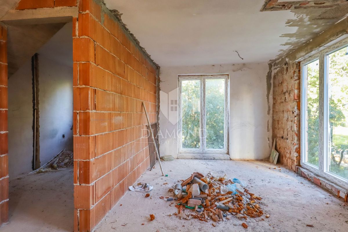 Rovinj, gradnja hiše (3 stanovanja) v centru se je začela 