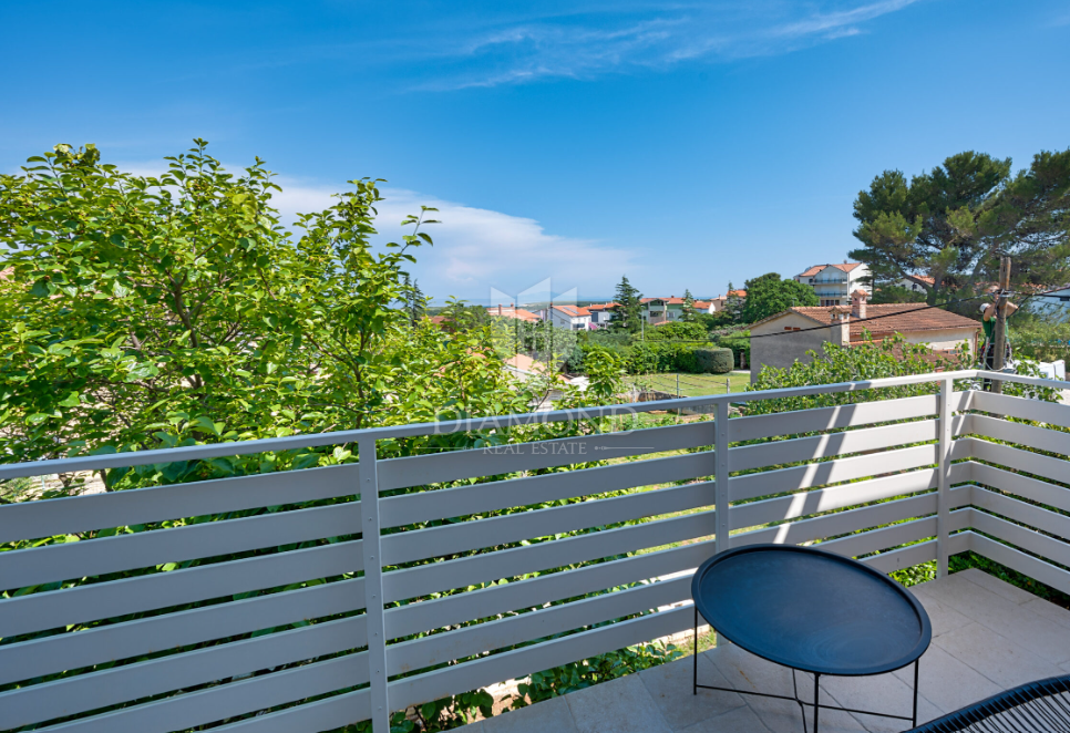 Prostorna hiša z bazenom v Ližnjanu