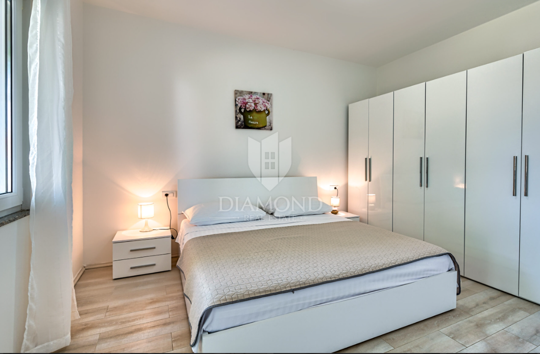 Prostorna hiša z bazenom v Ližnjanu