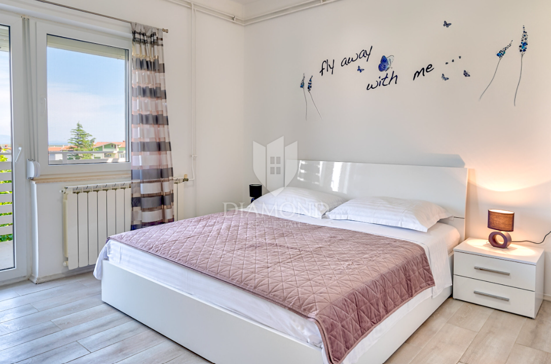 Prostorna hiša z bazenom v Ližnjanu