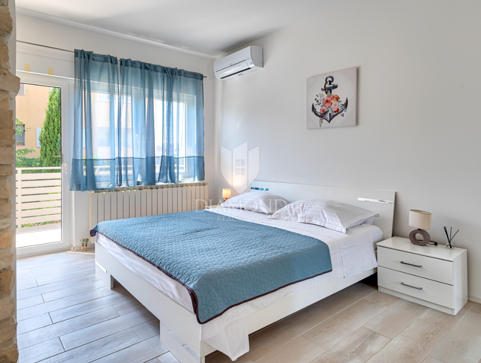 Prostorna hiša z bazenom v Ližnjanu