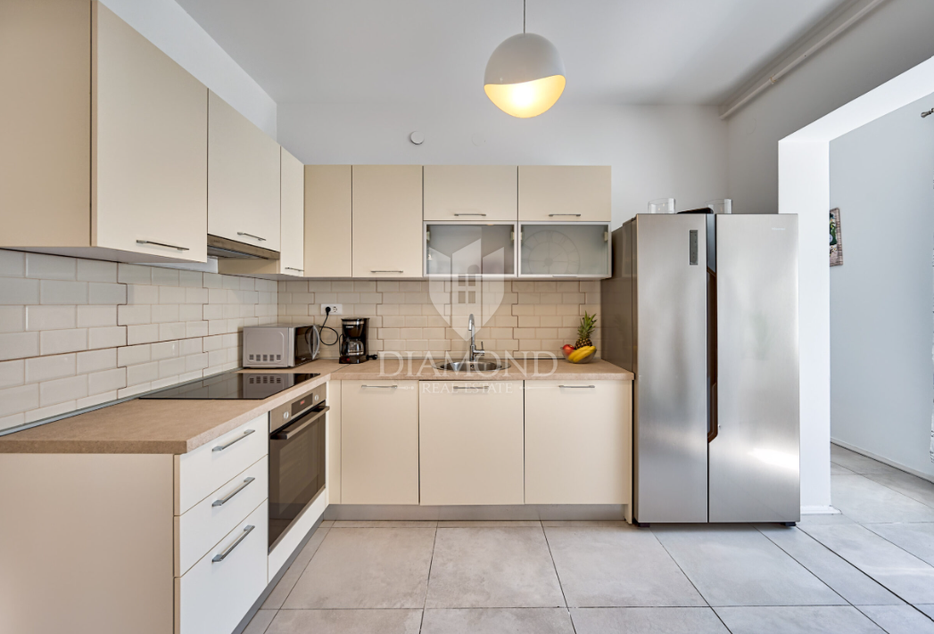 Prostorna hiša z bazenom v Ližnjanu