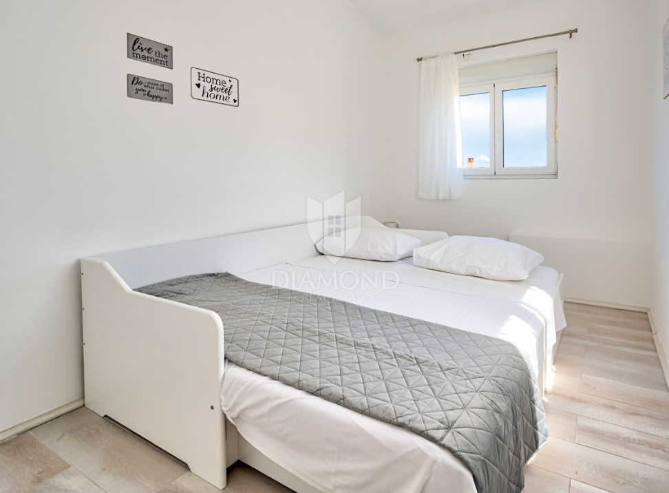 Prostorna hiša z bazenom v Ližnjanu