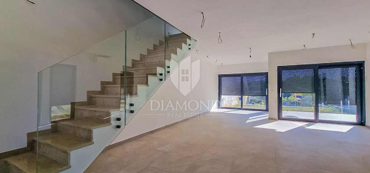 Novigrad, okolica, nova hiša 400 metrov od morja!