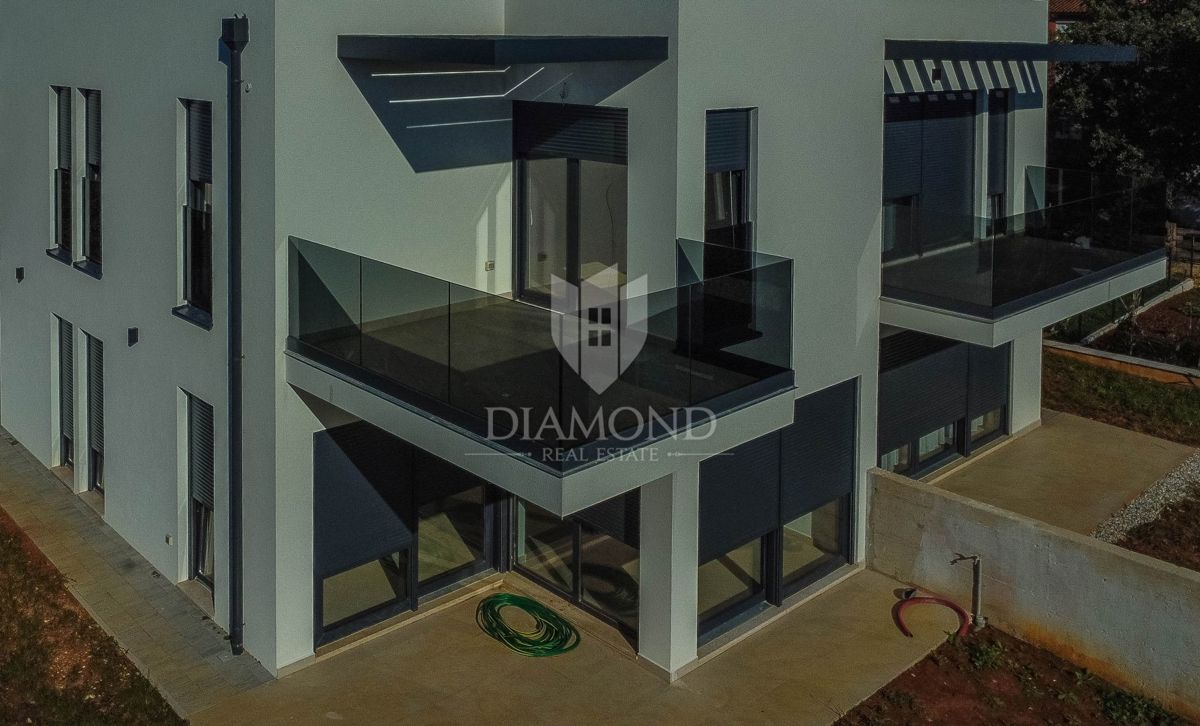 Novigrad, okolica, nova hiša 400 metrov od morja!