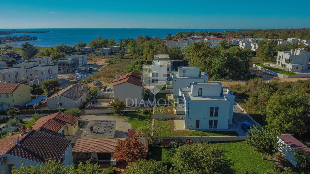 Novigrad, okolica, nova hiša 400 metrov od morja!