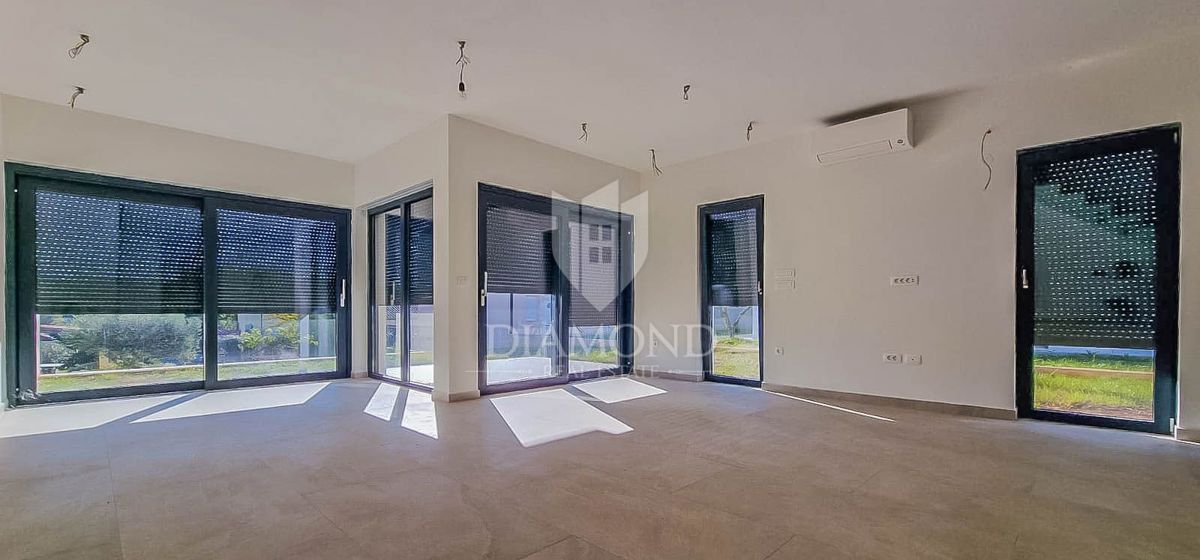 Novigrad, okolica, nova hiša 400 metrov od morja!