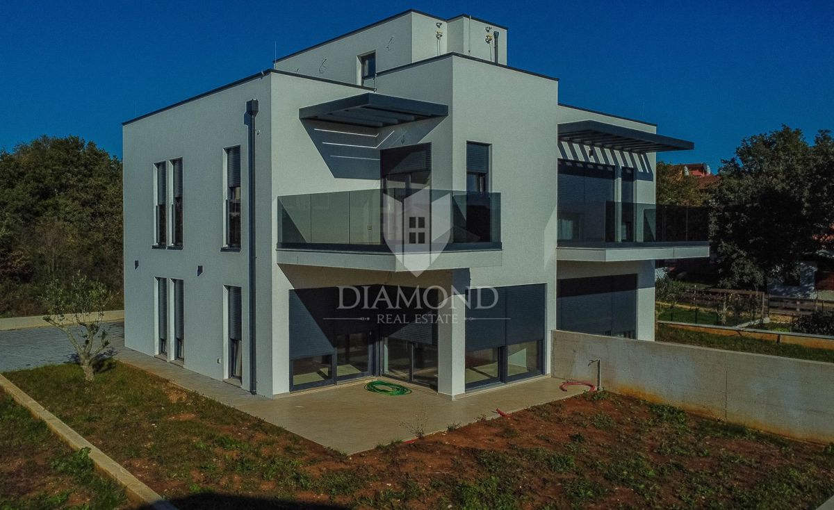 Novigrad, okolica, nova hiša 400 metrov od morja!