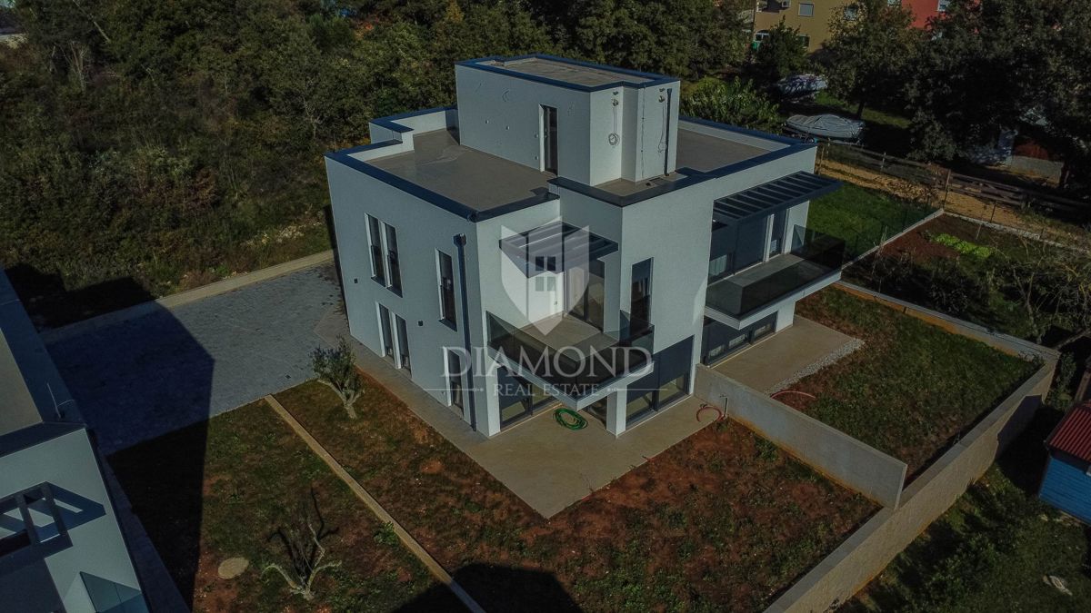 Novigrad, okolica, nova hiša 400 metrov od morja!