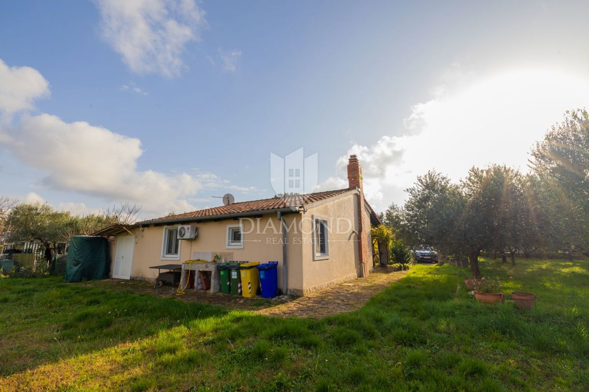 DIAMANT v Rovinju, pritlična hiša z ogromnim zemljiščem blizu morja