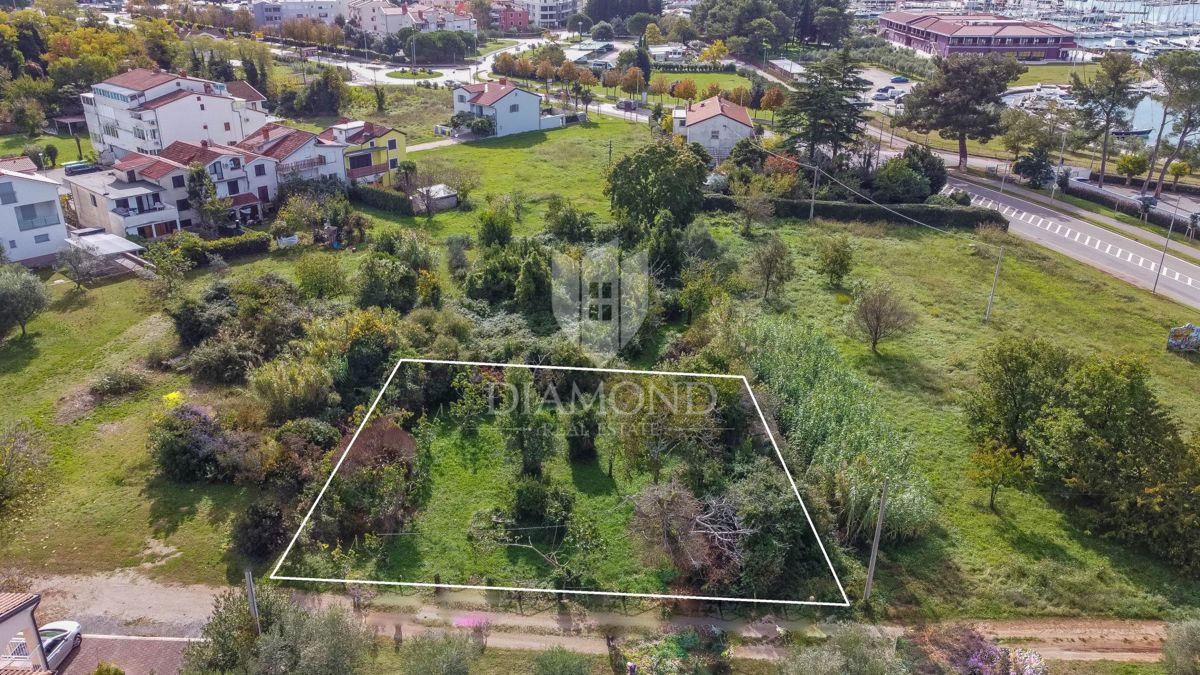 Ekskluzivno! Novigrad, zemljišče na izjemni lokaciji!