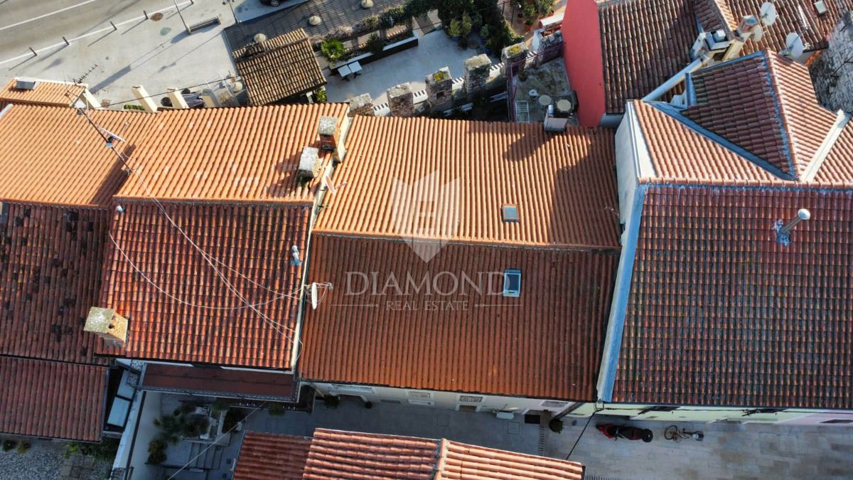 Novigrad, hiša v starem mestnem jedru 252 m2