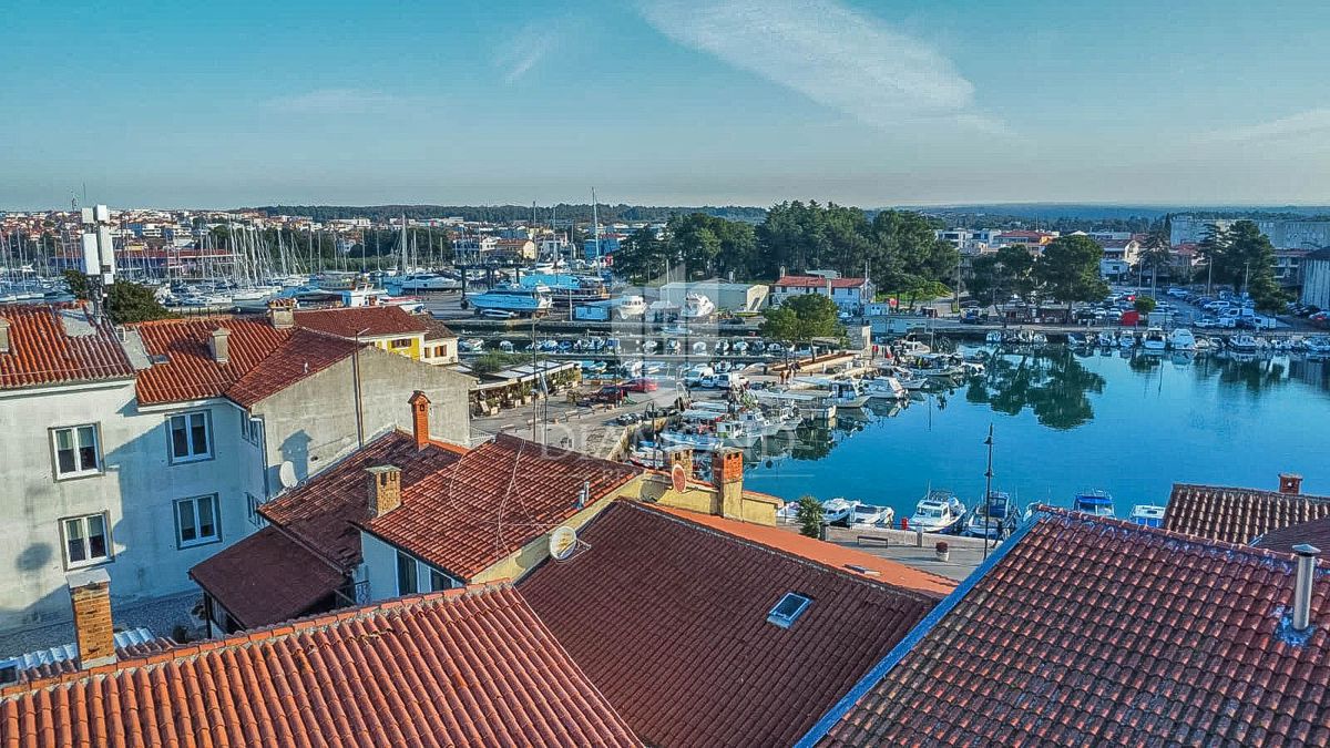 Novigrad, hiša v starem mestnem jedru 252 m2
