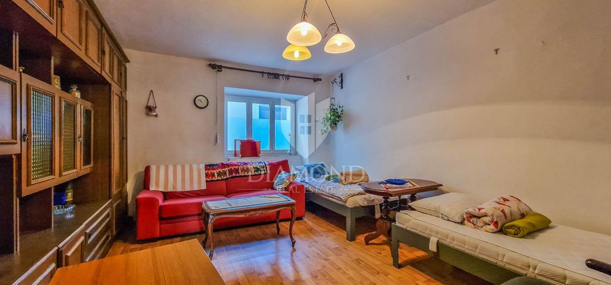 Novigrad, hiša v starem mestnem jedru 252 m2