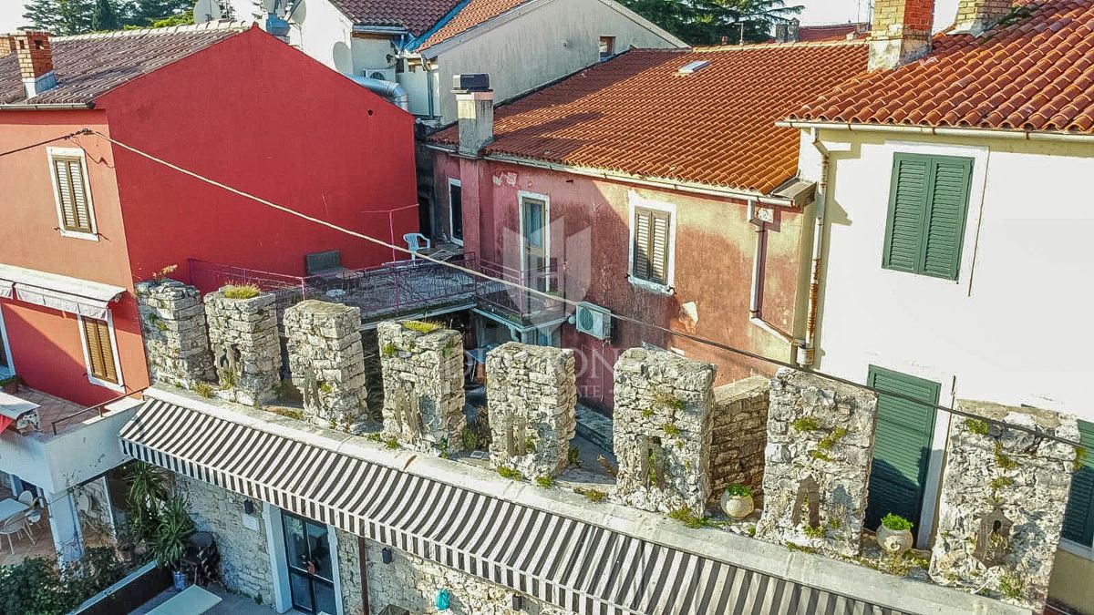 Novigrad, hiša v starem mestnem jedru 252 m2