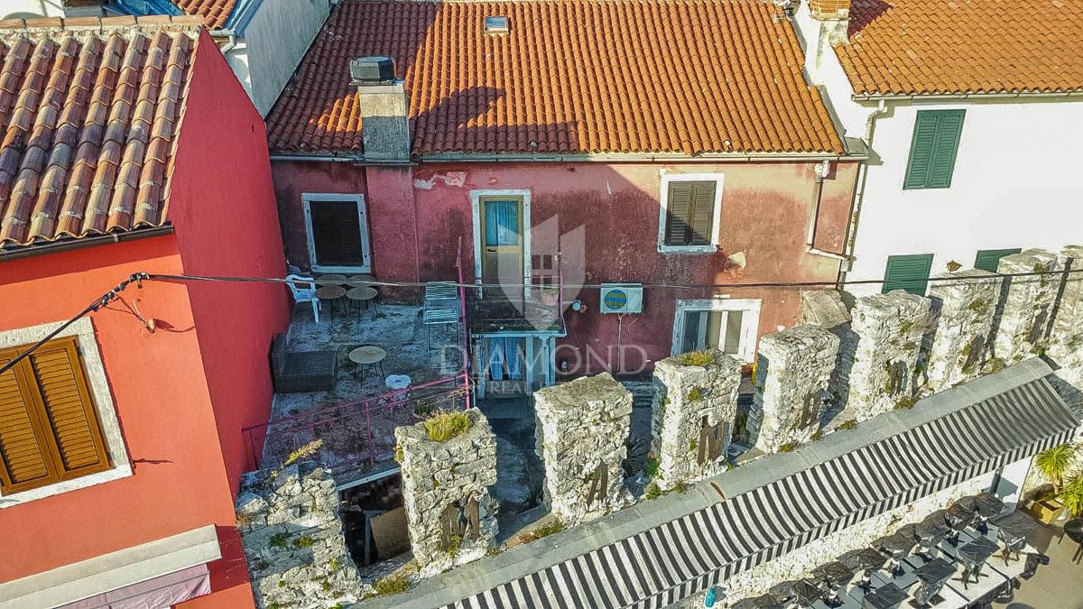 Novigrad, hiša v starem mestnem jedru 252 m2