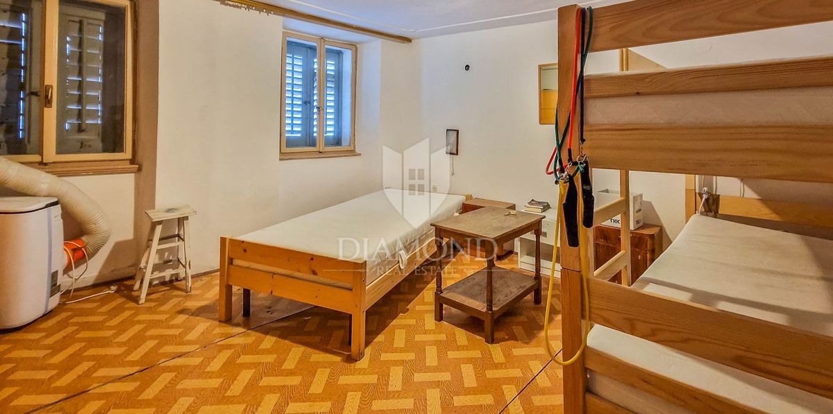 Novigrad, hiša v starem mestnem jedru 252 m2