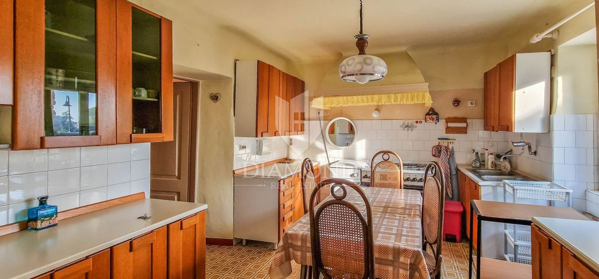 Novigrad, hiša v starem mestnem jedru 252 m2