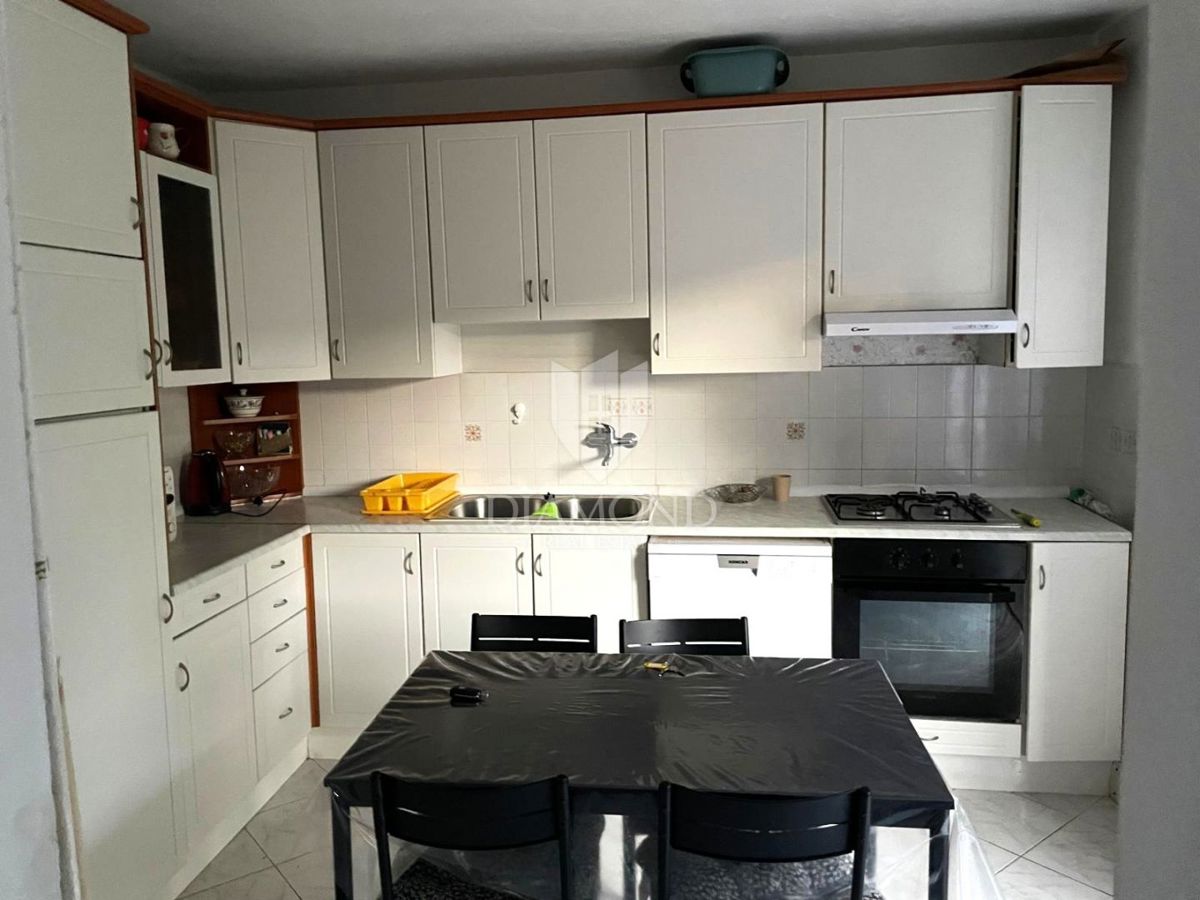 Poreč – stanovanje z velikim vrtom v mirnem okolju