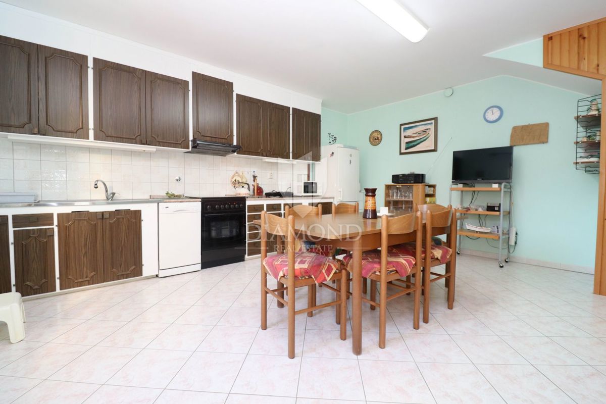 Priložnost! Hiša s tremi spalnicami v Šišanu!