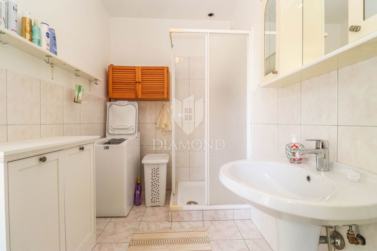 Priložnost! Hiša s tremi spalnicami v Šišanu!