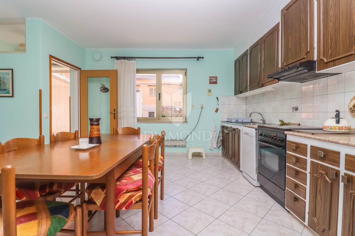 Priložnost! Hiša s tremi spalnicami v Šišanu!