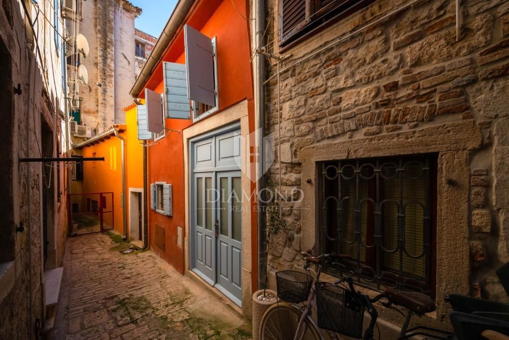 Rovinj, kamnita hiša v središču starega mestnega jedra