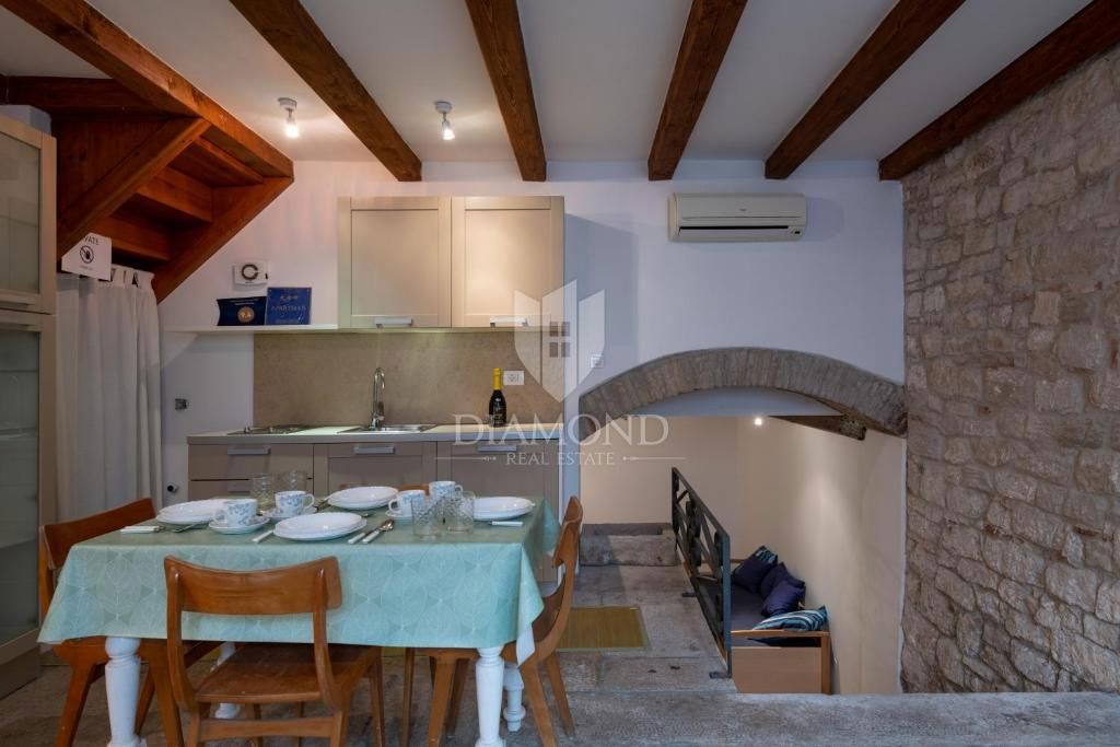 Rovinj, kamnita hiša v središču starega mestnega jedra