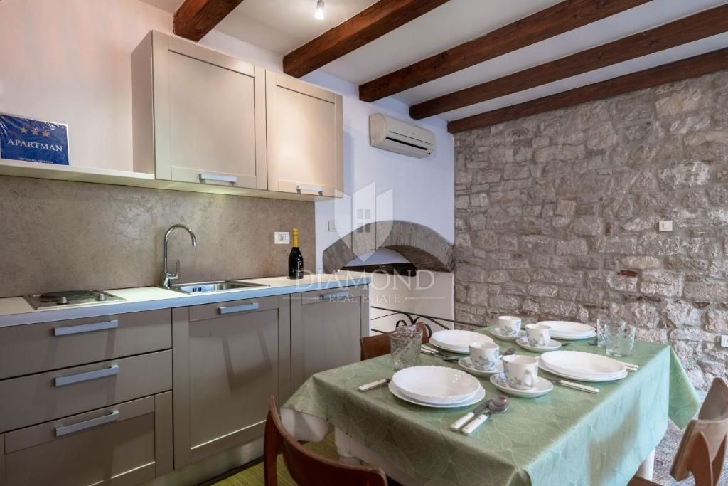 Rovinj, kamnita hiša v središču starega mestnega jedra